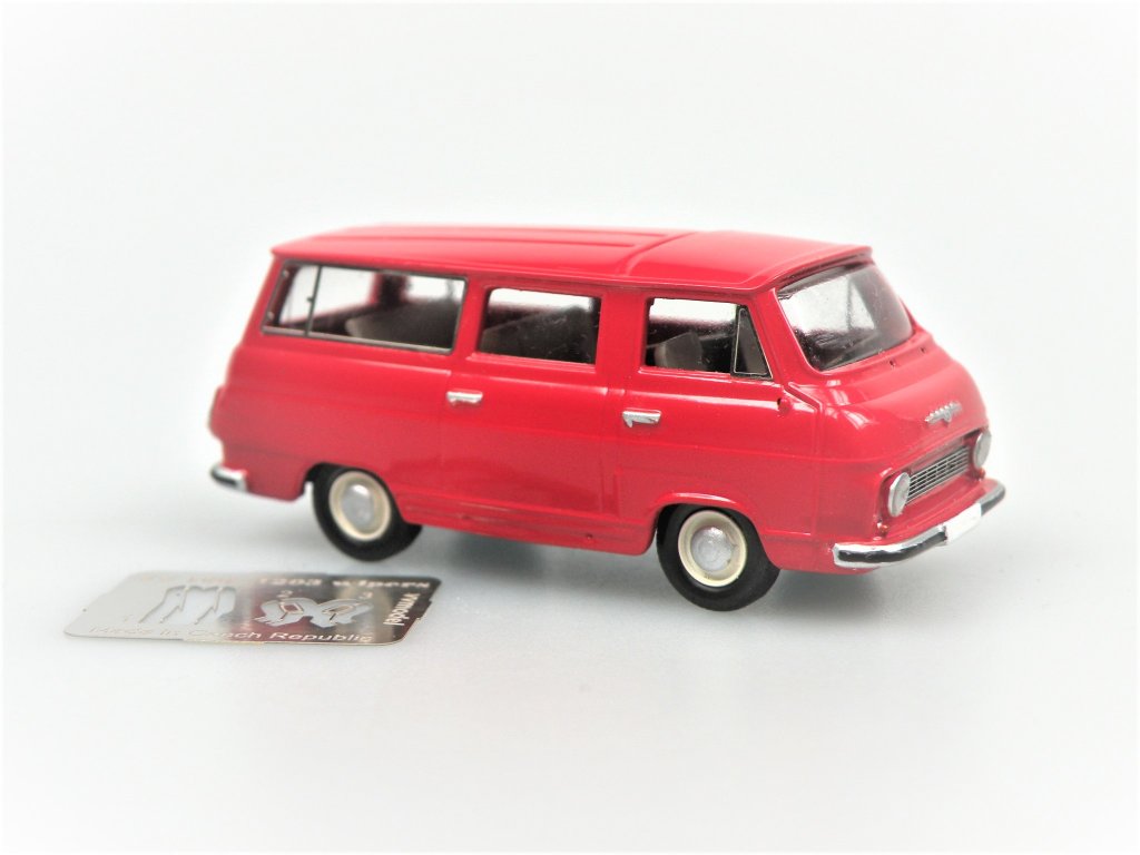 S1203 Minibus red